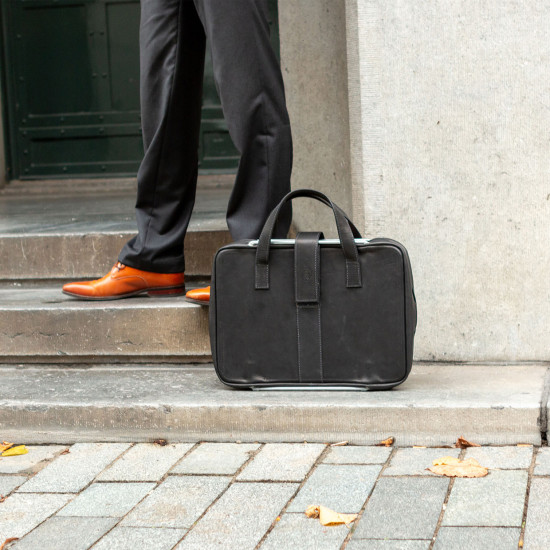 R-Go Tools Laptop bag R-Go Viva, full-grain leather, with integrated laptop stand, shoulder strap, 15.6-inch, black R-Go Tools Laptop bag R-Go Viva, full-grain leather, with integrated laptop stand, shoulder strap, 15.6-inch, black