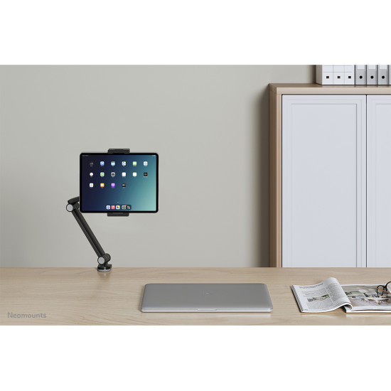 Neomounts DS15-545BL1 Tablet holder desk clamp 4.7-12.9" - universal - full motion Neomounts DS15-545BL1 Tablet holder desk clamp 4.7-12.9" - universal - full motion