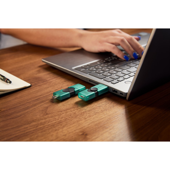 128GB USB-A + USB-C 3.2 Gen 1 DataTraveler DuoG2 128GB USB-A + USB-C 3.2 Gen 1 DataTraveler DuoG2