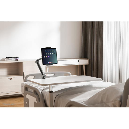 Neomounts DS15-545BL1 Tablet holder desk clamp 4.7-12.9" - universal - full motion Neomounts DS15-545BL1 Tablet holder desk clamp 4.7-12.9" - universal - full motion