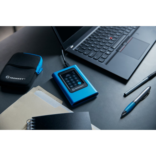 External SSD|KINGSTON|IronKey Vault Privacy 80|960GB|USB 3.2|Write speed 250 MBytes/sec|Read speed 250 MBytes/sec|IKVP80ES/960G