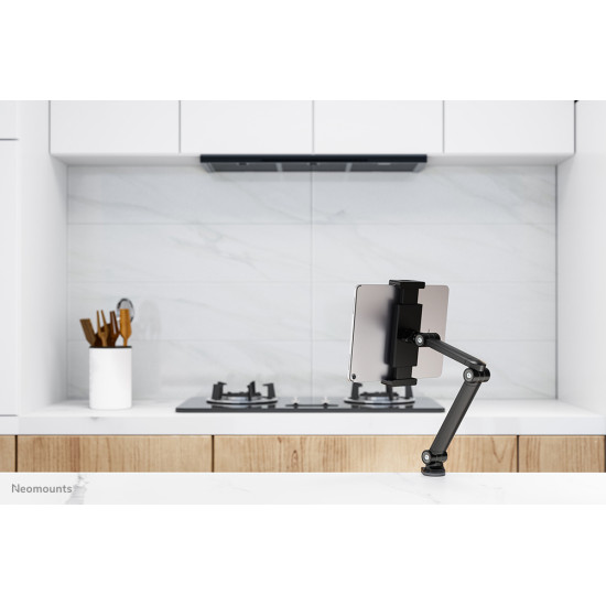 Neomounts DS15-545BL1 Tablet holder desk clamp 4.7-12.9" - universal - full motion Neomounts DS15-545BL1 Tablet holder desk clamp 4.7-12.9" - universal - full motion