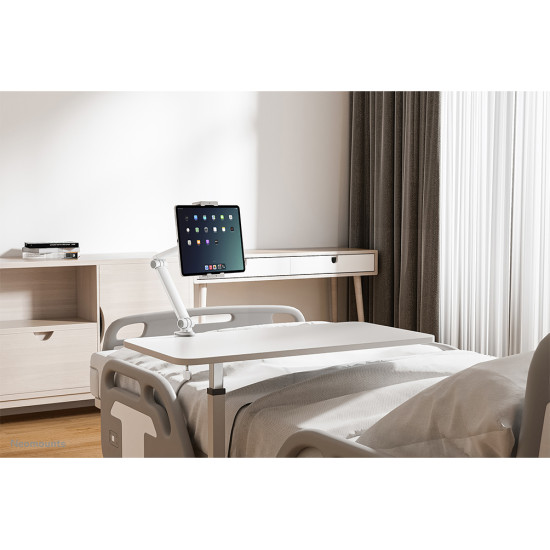 Neomounts DS15-545WH1 Tablet holder desk clamp 4.7-12.9" - universal - full motion Neomounts DS15-545WH1 Tablet holder desk clamp 4.7-12.9" - universal - full motion