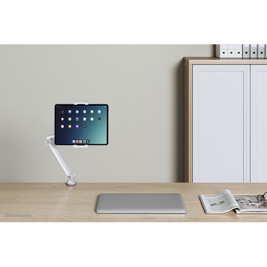 Neomounts DS15-545WH1 Tablet holder desk clamp 4.7-12.9" - universal - full motion Neomounts DS15-545WH1 Tablet holder desk clamp 4.7-12.9" - universal - full motion